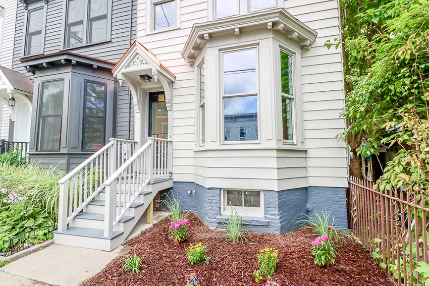 Front entrance of townhouse at 105 Union Street in Hudson, New York.