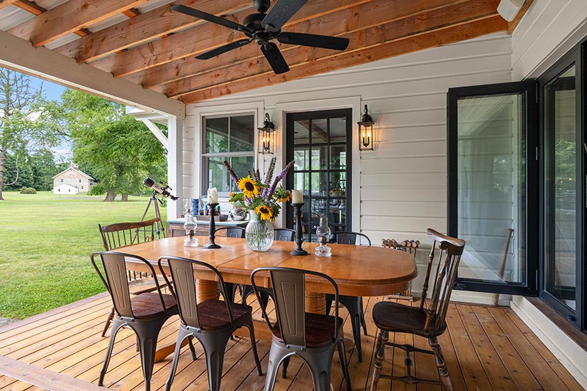 Covered porch with dining area