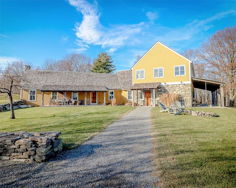 Exterior view of house at 25 Union Street in Hudson, New York